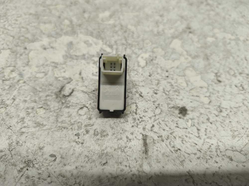 BOUTON LEVE VITRE CITROEN / PEUGEOT BERLINGO/PARTNER - Vue 2